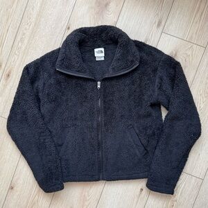 the north face cropped fuzzy black zip up jacket
